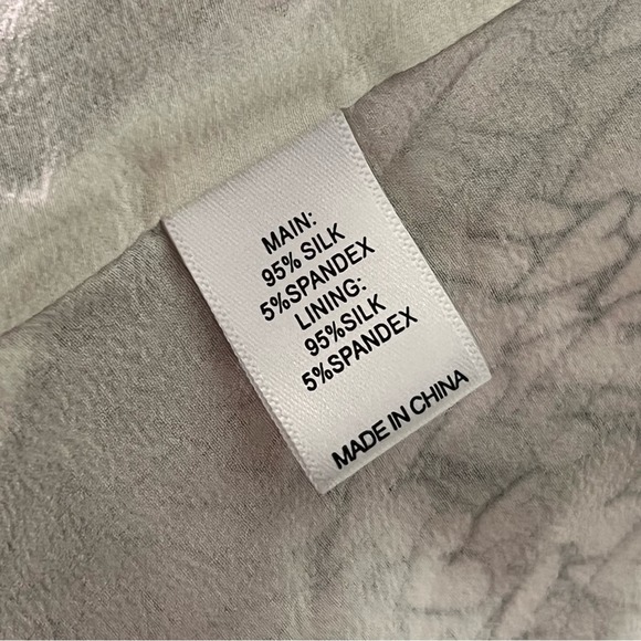 St. John Heart Georgette Print Silk Bow tie Blouse Top Size 6 - - Picture 6 of 8